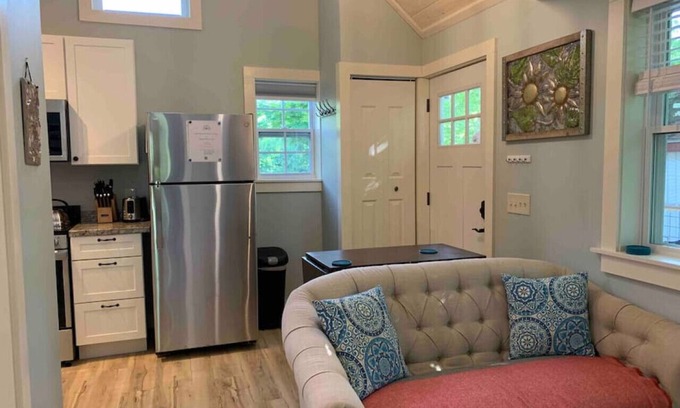 Bar Harbor Cabaña | Sea Glass Cottage- New, Peaceful, Path to Beach