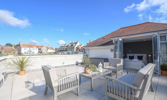 Walberswick Cabaña | SEA GREEN COTTAGE, WALBERSWICK, pet friendly in Walberswick
