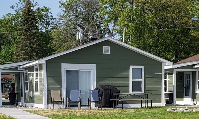 Houghton Lake Cabina | Sea Hag Resort Cabin #1