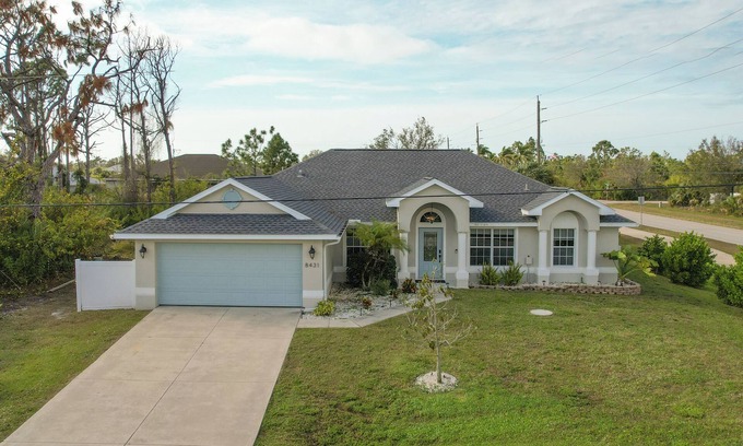 Port Charlotte Casa | Sea La Vie "Boujee" Upscale Style 4 BDR Pool House Near Gulf Beaches and Golfing