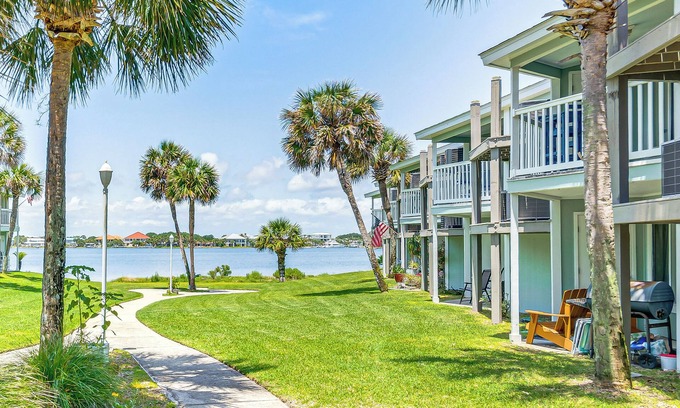 Villa Sabine Condominio | ‘Sea La Vie’ Condo: Pensacola Beach Access!