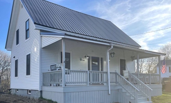 Eastport Casa | Sea la Vie | Spacious, Stylish Home Steps from Downtown Eastport