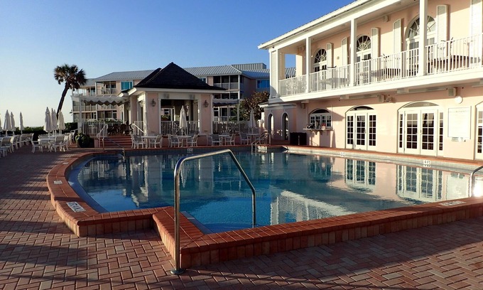 Wabasso Beach Condominio | Sea Oaks Beach and Tennis Club 2 Br. Garden level Condo