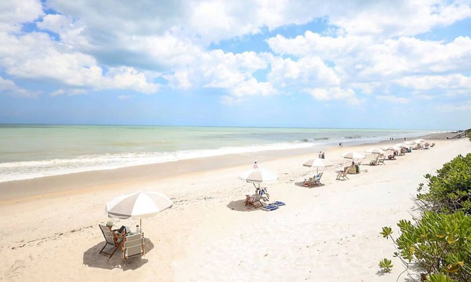 Wabasso Beach Condominio | Sea Oaks Tennis Villa near beach, pools, pickleball and tennis courts!!