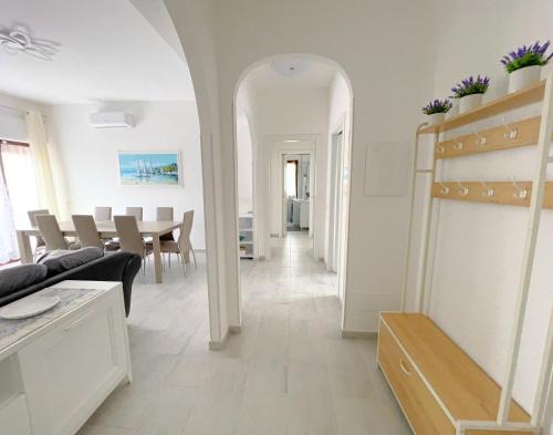 Lavinio Lido di Enea Apartamento | SEA PEARL Boutique Apartment - Bright and spacious, with modern Mediterranean décor, just 100 meters from the Lavinio seafront