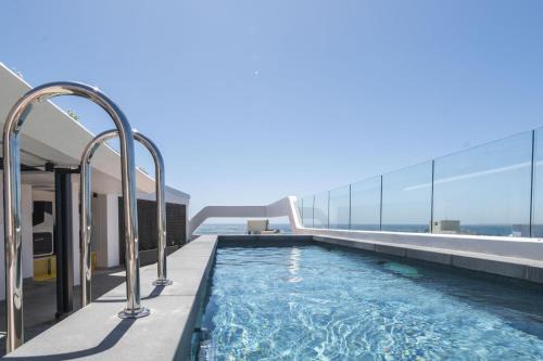 Three Anchor Bay Apartamento | Sea Point Modern 2-Bed with Ocean Mountain Views