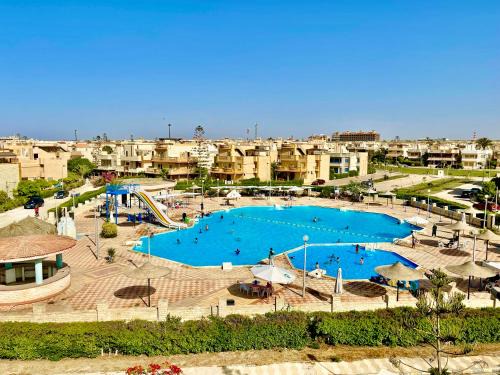 Al-Hammam Chalet De Esquí | Sea & Pool View Deluxe Chalet - Prime Spot in Badr Resort