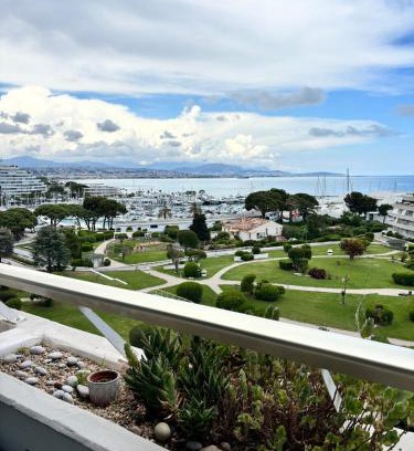 Villeneuve Loubet Beach Apartamento | Sea & Port View Cozy Studio at Marina Baie des Anges