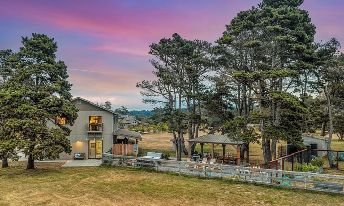 Cleone Casa | Sea Ranch in Fort Bragg w/ Hot Tub & Game Room