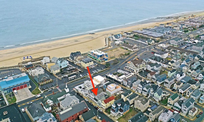 Sea Bright Casa | Sea-renity at Sea Bright - 3 minute walk to the beach