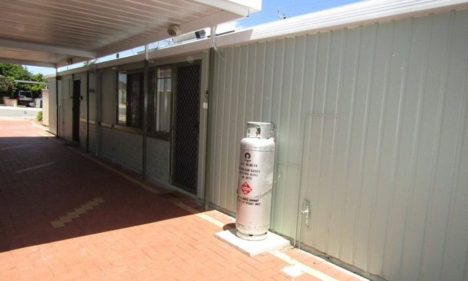 Dalrymple Apartamento | Sea Salt Apartment 2 ~ Short walk to beach! Free WiFi! newly decorated!