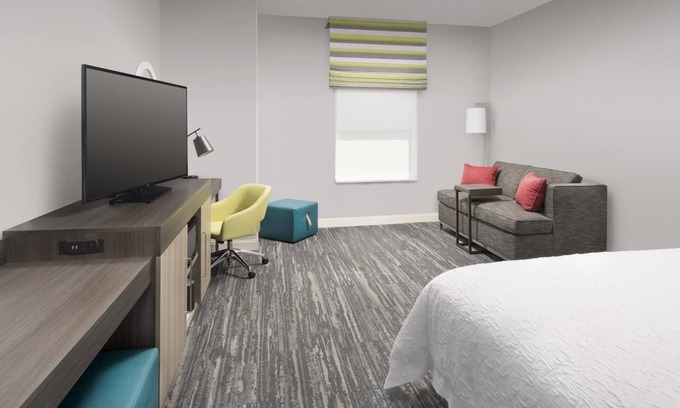 Seybold Hotel | Sea, Sand, and Suites! Free Breakfast, Pool!