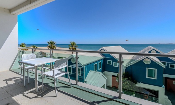Mandurah Apartamento | Sea Side 211 - Spacious modern apartment with water views perfect for couples