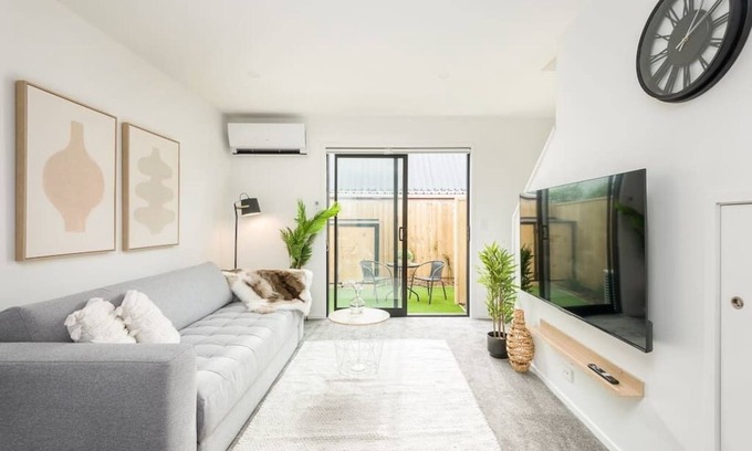 New Brighton Casa | Sea Side Paradise - Beach Across