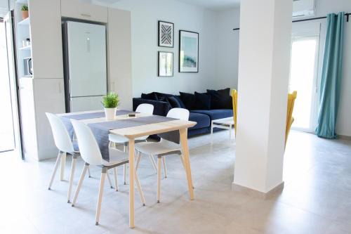 Voula Apartamento | Sea Side Retreat 2 Bed Apartment