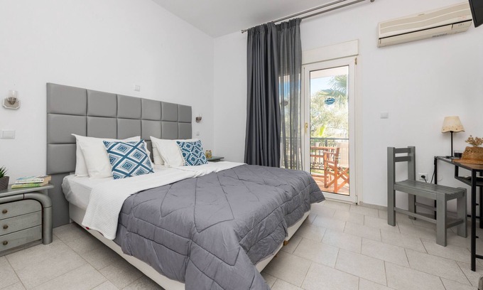 Thasos Town Apartamento | Sea side Studio - 3 min. from the beach!