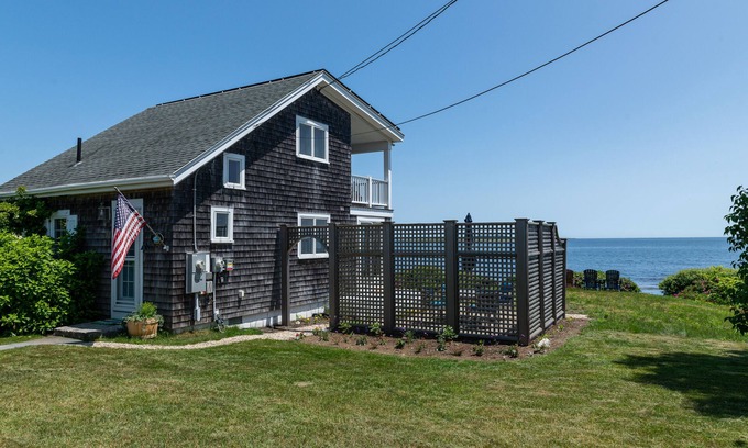 Mid-Coast and Islands Casa | Sea Spray - Beautiful 2BR, 1BA cottage with expansive views of Casco Bay