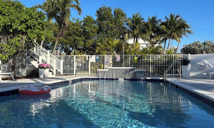 East Fort Lauderdale Hotel | Sea Spray Inn