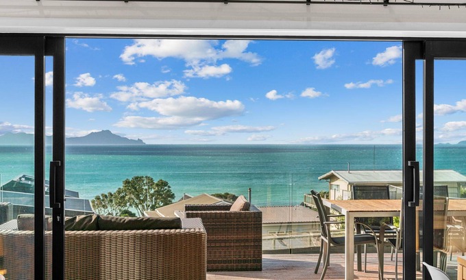 Langs Beach Casa | Sea Spray - Large modern, sunny holiday home with expansive decks and stunning views over Bream Bay