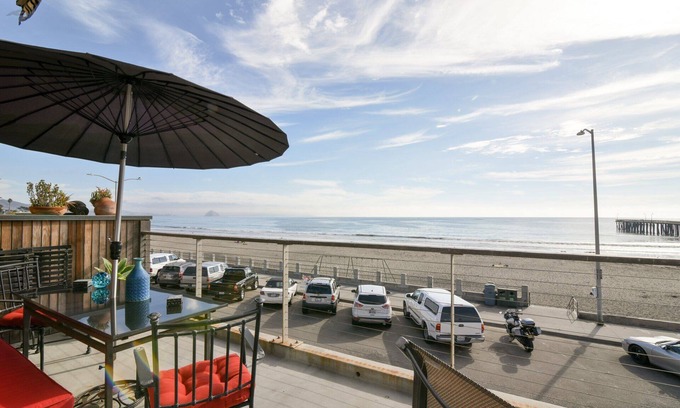 Cayucos Condominio | Exclusivo Oceanfront Cayucos Loft! Vistas increíbles.