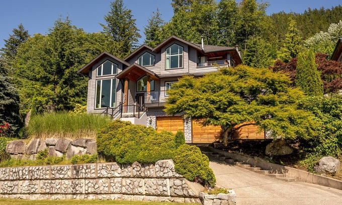 Furry Creek Chalet De Esquí | Sea to Sky Chalet