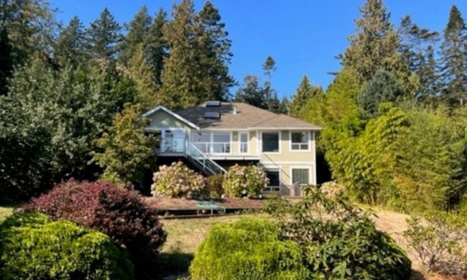 Point Roberts Casa | Sea to Sky Palace - Monthly rentals in off season, see description for details