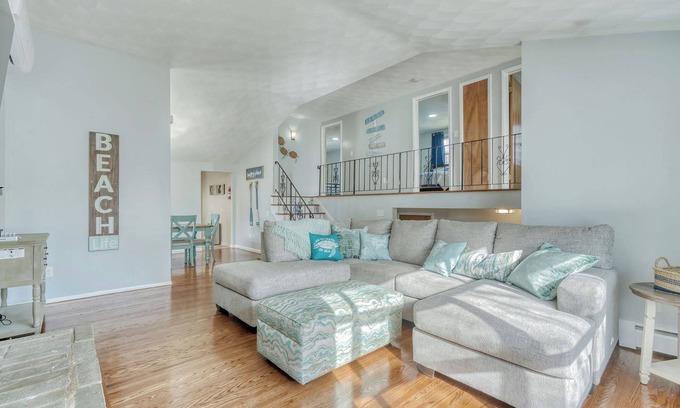 North Greece Casa | Sea Turtle House, Charlotte Beach, Rochester, NY