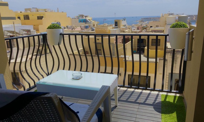 Marsaskala Apartamento | Sea View 2 Bed Apartment Close to Beach