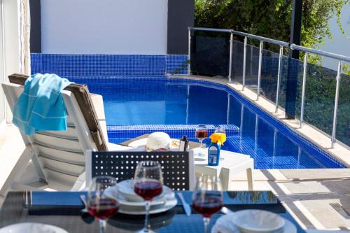 Kalkan Apartamento | Sea view 5 En-suit villa, pool heatable, free WIFI VillaHappy in Kalkan