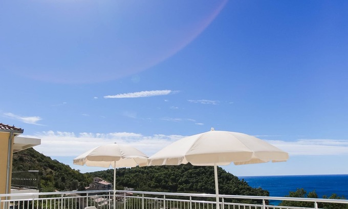 Kaluđerac Apartamento | Apartamento asequible con vista al mar para 4