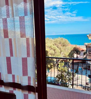San Lorenzo al Mare Apartamento | Sea View Apartment with Terrace & Free Parking