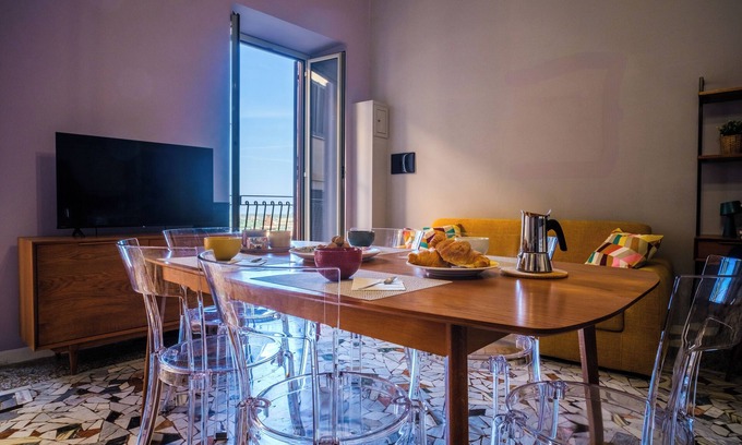 Tarquinia Apartamento | Sea view apartment but in the heart of the historic center, opposite the Museum