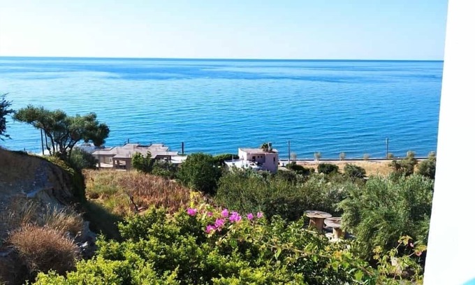 Kastri Apartamento | Apartamentos con vistas al mar en el corazón del pueblo pesquero de Kastri / Keratokampos