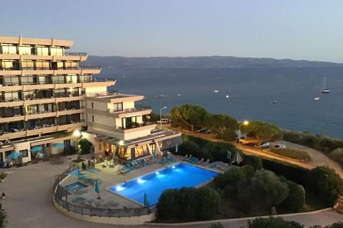 Ajaccio Apartamento | Sea view apartment on the Ajaccio golf course