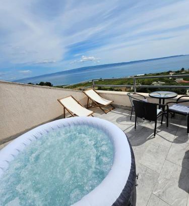 Znjan Apartamento | Sea view apartment with terrace near the beach
