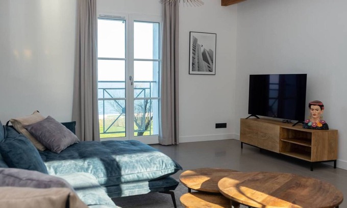 La Flotte Apartamento | Sea view brand new appartment in the center of la Flotte