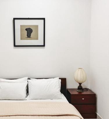 Mount Lavinia Apartamento | Sea View Condo by Ceylon Spaces
