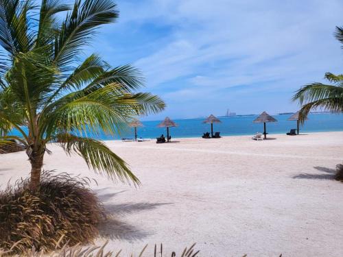Bab Al Bahr Apartamento | Sea View Getaway Relaxing Balcony & All the Comforts of Home at Marjan Island in RAK