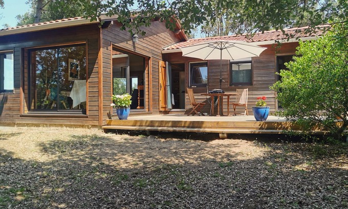 Tharon-Plage Casa | Casa de madera, capacidad para 4 personas, a 50 m de la playa, en un terreno arbolado y cerrado.