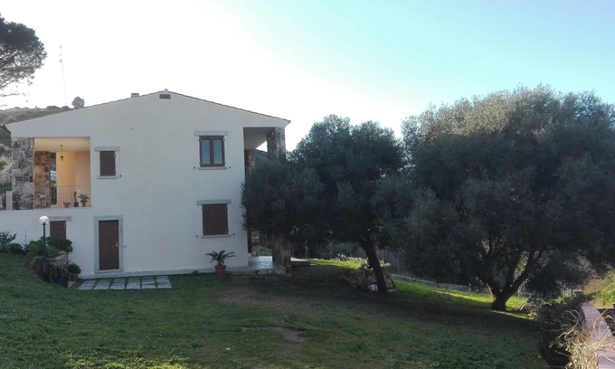 Maiorca Apartamento | Casa con vista al mar rodeada de vegetación