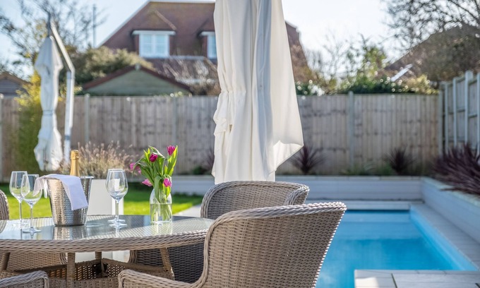 Hunstanton Casa | Step through this lovely detached seaside property and you’ll discover a very light and bright retre