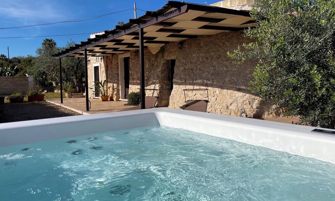 Marina di Felloniche Casa | Sea view trullo with Jacuzzi in Marina di Felloniche