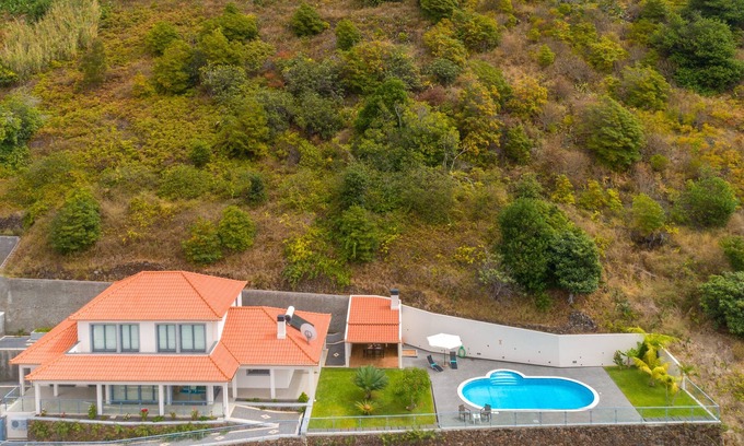 Arco da Calheta Villa | Vista al mar, lujo, confort, privacidad, wifi gratuito y piscina climatizada