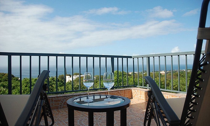 Los Cerros Apartamento | Sea-view room in quiet residence, pool/WiFi/cable TV/parking