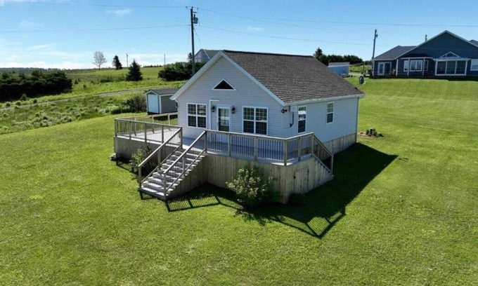Clinton Cabaña | Sea View Stay & Play! Close to golf, beaches, waterfront and more!