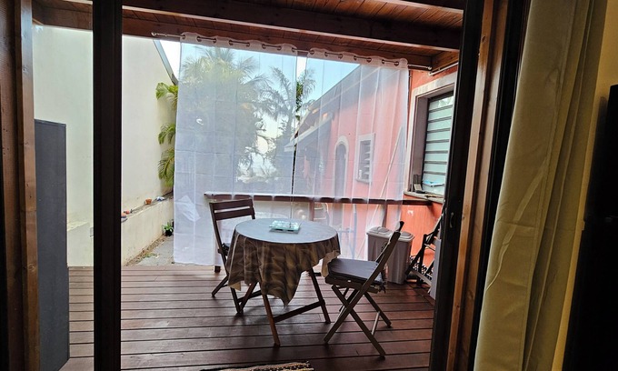 Bois de Nefles Apartamento | Sea-view studio ideally located for touring the island, with shops close by.