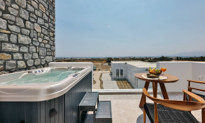 Plaka Casa | Sea View Suite with Outdoor Jacuzzi - Milestones Naxos Hotel