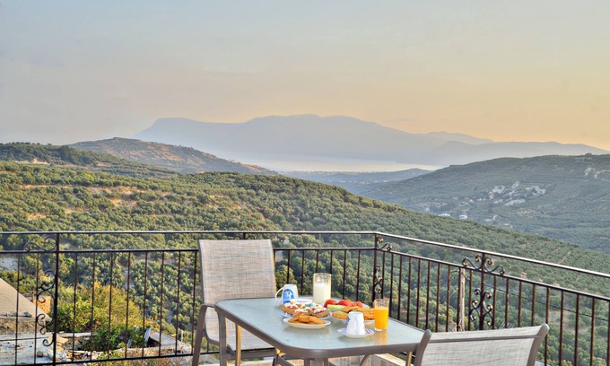 Koukounara Apartamento | Vista al mar rodeada de naturaleza cretense.