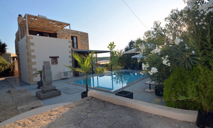 Platanias Villa | Encantadora villa con vistas panorámicas al mar, a 1,5 km de las playas, piscina privada.