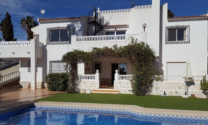 L'Alfas del Pi Casa | Amplio, tranquilo y privado para hasta 10 personas.